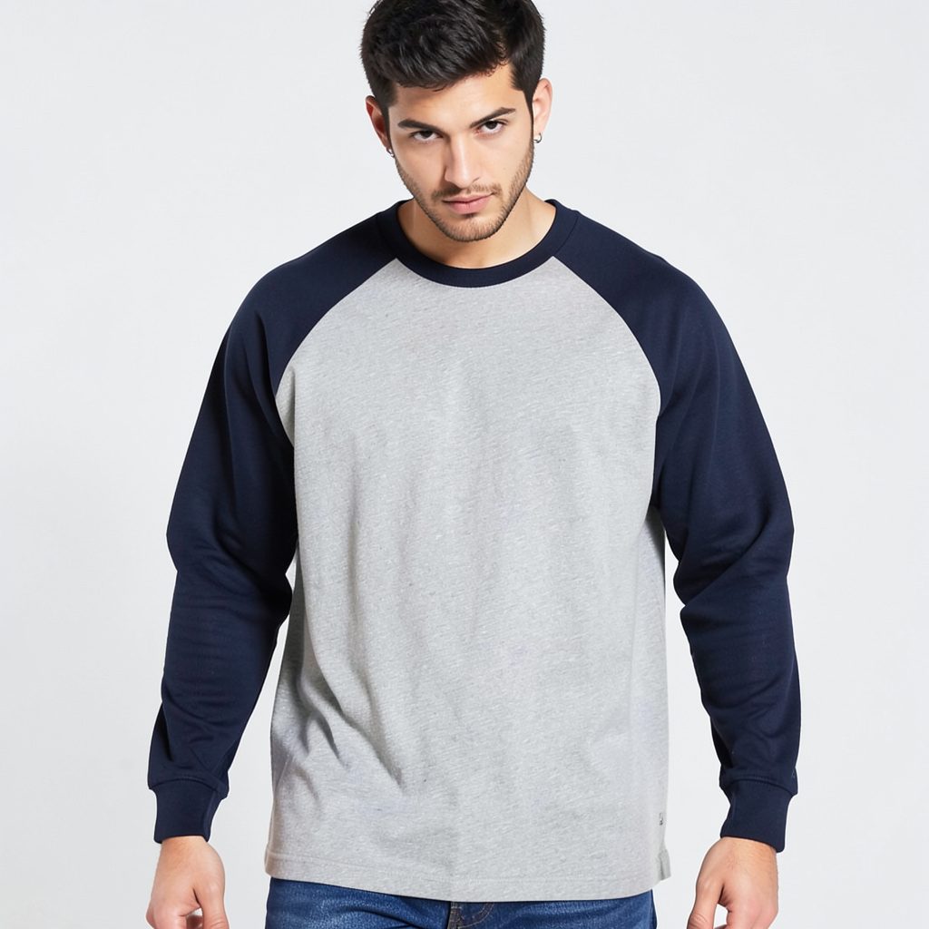 Raglan-style tee with contrasting sleeves, casual streetwear cut